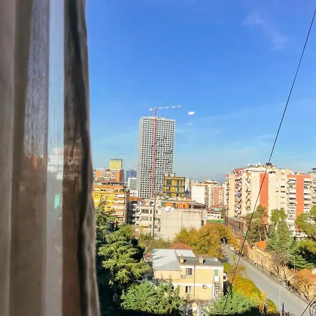 아파트 Urban Oasis, Central Location, Secure Parking 티라나