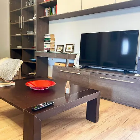 Urban Oasis, Central Location, Secure Parking Appartement