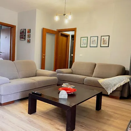 Urban Oasis, Central Location, Secure Parking Apartment